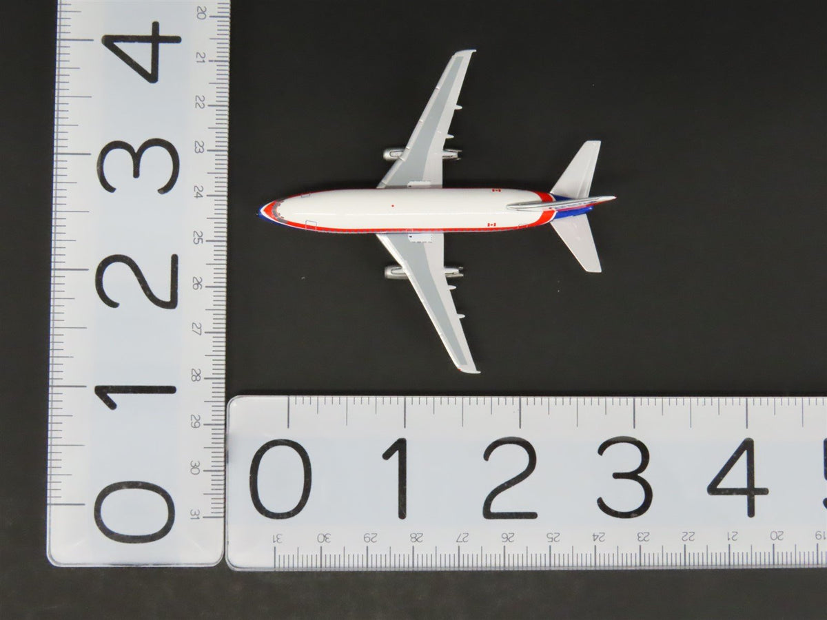 1:400 Aero Classics AC19228 Die-Cast Quebecair Boeing B-737-296 Aircraft C-GQBJ