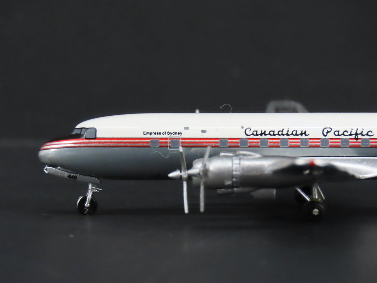 1:400 Aero Classics AC19153 Die-Cast CP McDonnell Douglas DC-6B Aircraft CF-CZR