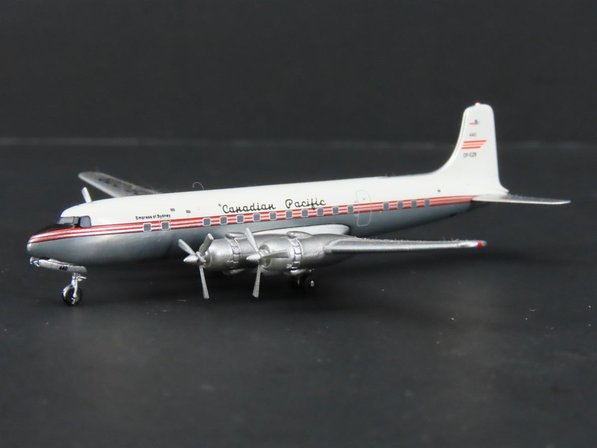 1:400 Aero Classics AC19153 Die-Cast CP McDonnell Douglas DC-6B Aircraft CF-CZR
