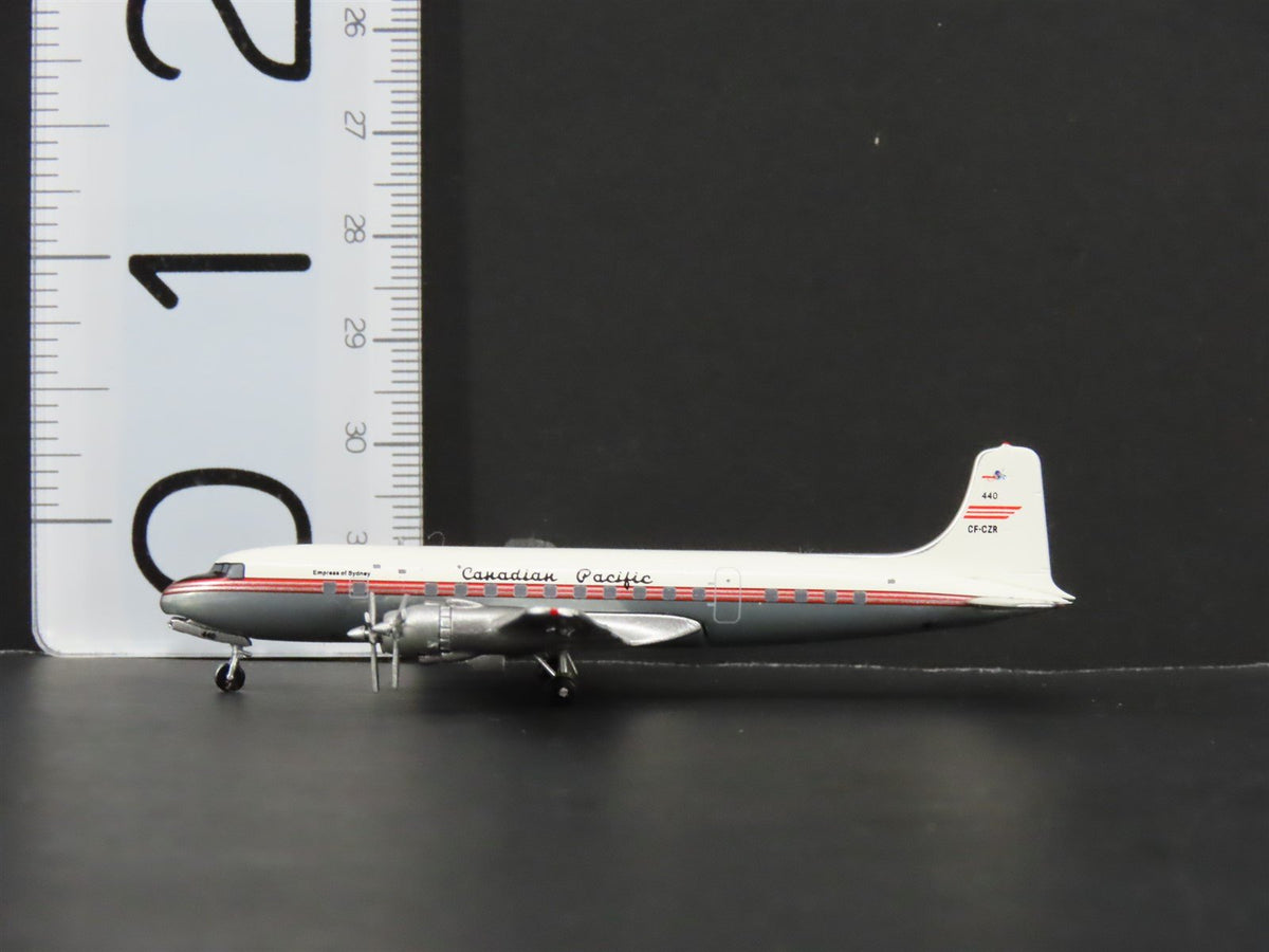1:400 Aero Classics AC19153 Die-Cast CP McDonnell Douglas DC-6B Aircraft CF-CZR