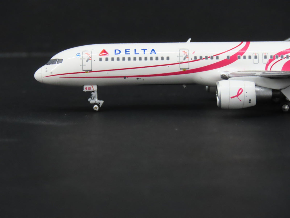 1:400 NG Models 53131 Delta Boeing &quot;Breast Cancer Awareness&quot; B-757-232 N610DL