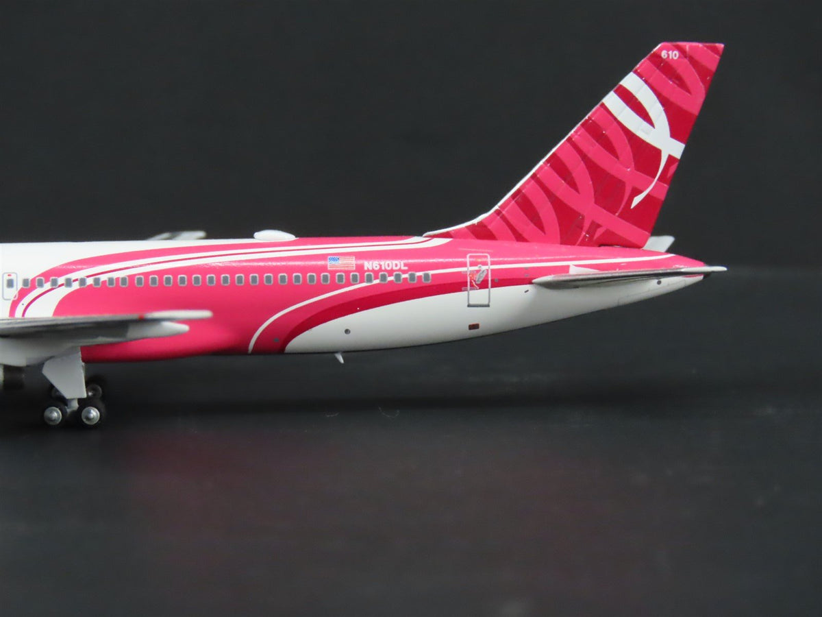 1:400 NG Models 53131 Delta Boeing &quot;Breast Cancer Awareness&quot; B-757-232 N610DL