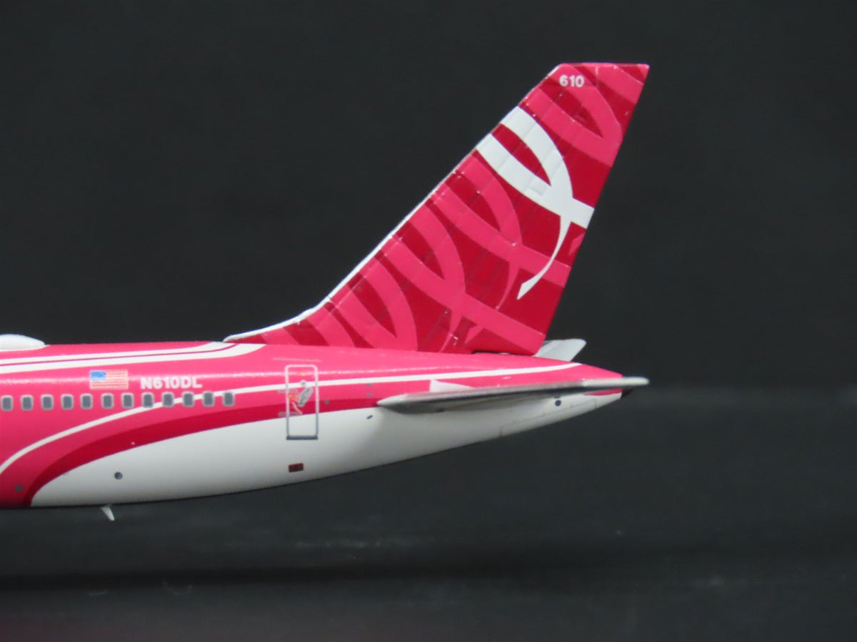 1:400 NG Models 53131 Delta Boeing &quot;Breast Cancer Awareness&quot; B-757-232 N610DL