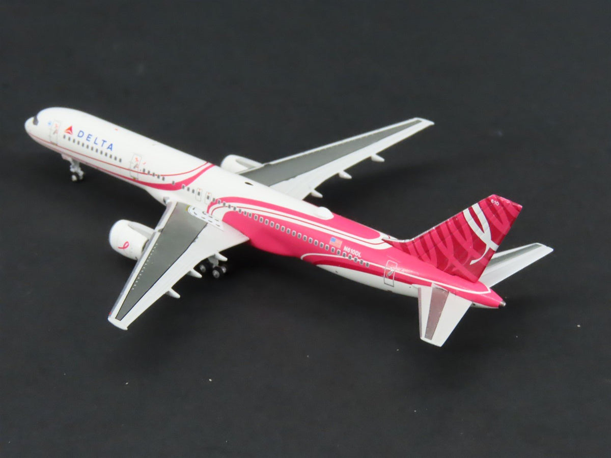 1:400 NG Models 53131 Delta Boeing &quot;Breast Cancer Awareness&quot; B-757-232 N610DL