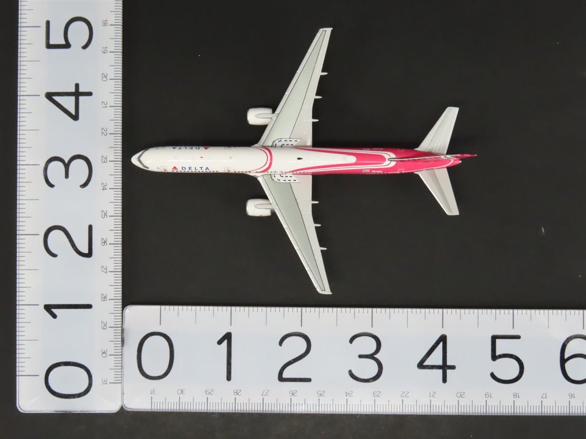 1:400 NG Models 53131 Delta Boeing &quot;Breast Cancer Awareness&quot; B-757-232 N610DL