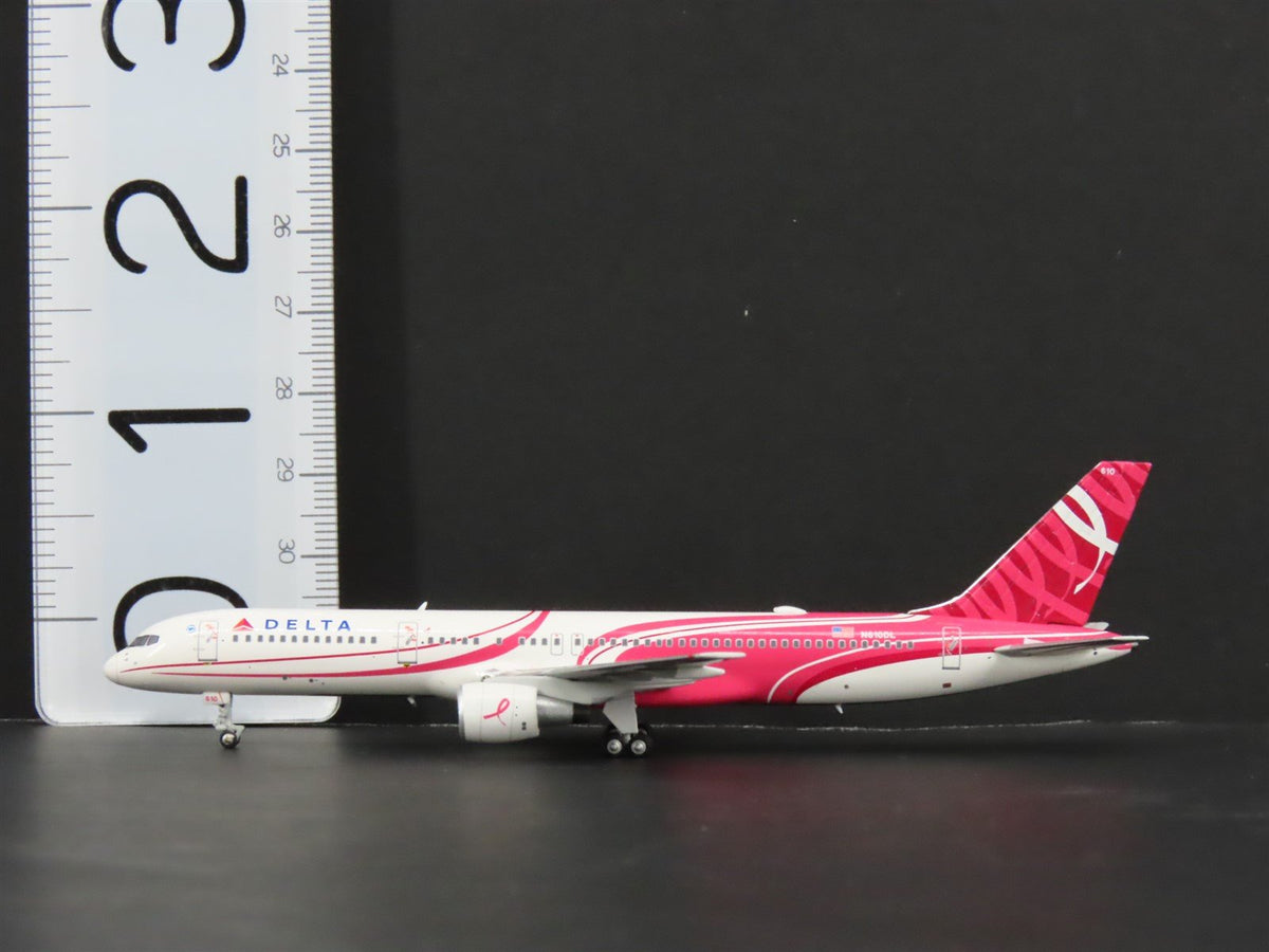 1:400 NG Models 53131 Delta Boeing &quot;Breast Cancer Awareness&quot; B-757-232 N610DL