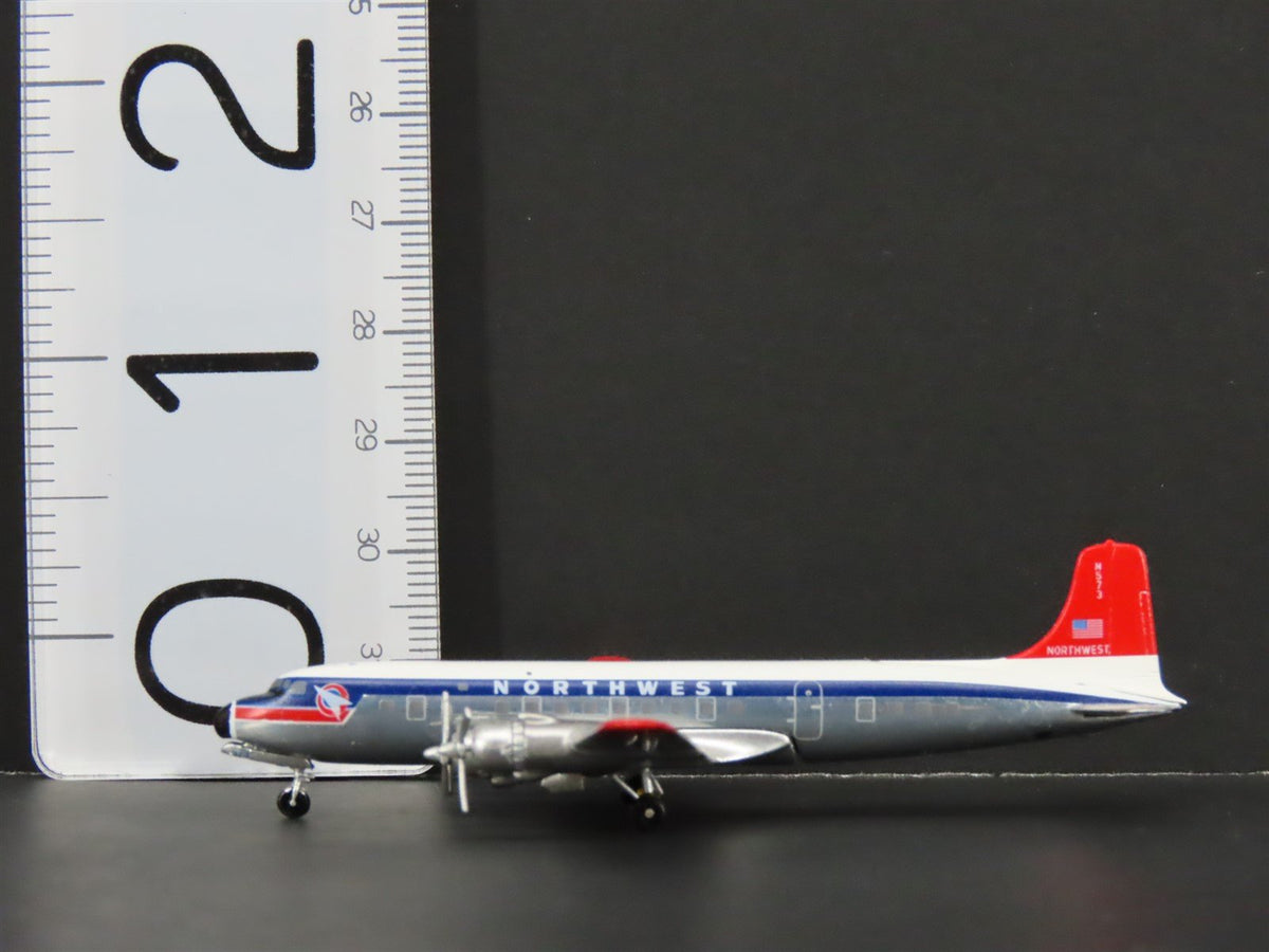 1:400 Aero Classics AC419489 Die-Cast Northwest McDonnell Douglas DC-6B Aircraft