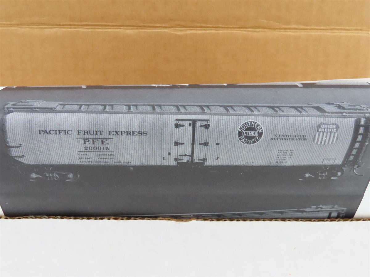 HO Sunshine Resin Kit #25.3 Undecorated PFE R-70-2 &quot;Super Giant&quot; Reefer + Trucks