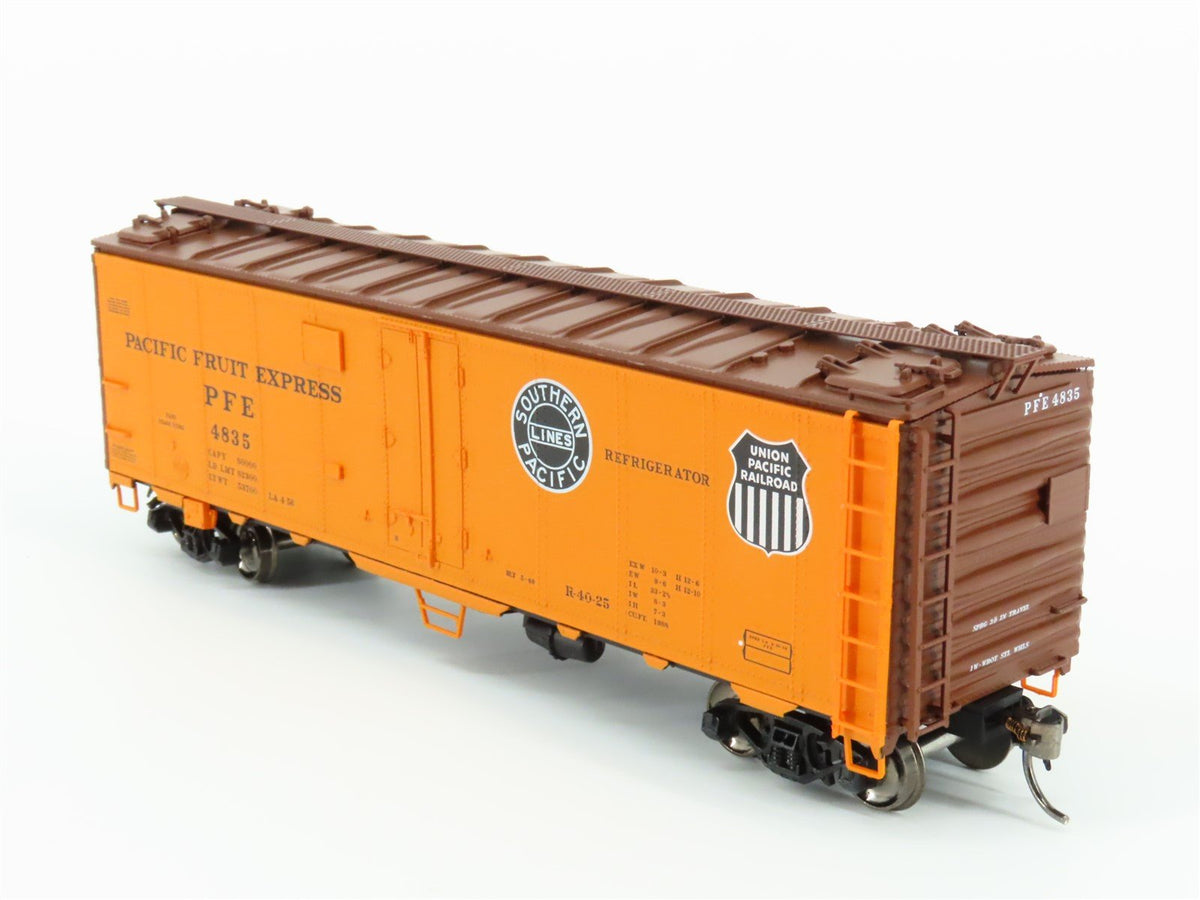 HO InterMountain #47421-12 PFE Pacific Fruit Express SP/UP R-40-25 Reefer #4835