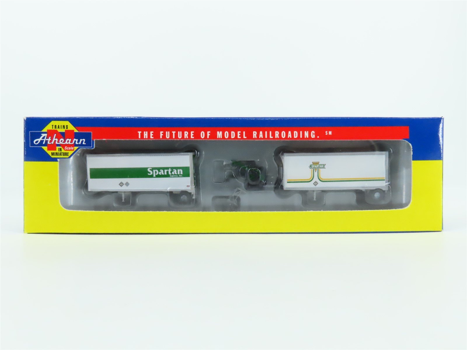 N Scale Athearn 10825 Spartan Express Two 28' Wedge Trailers & Dolly