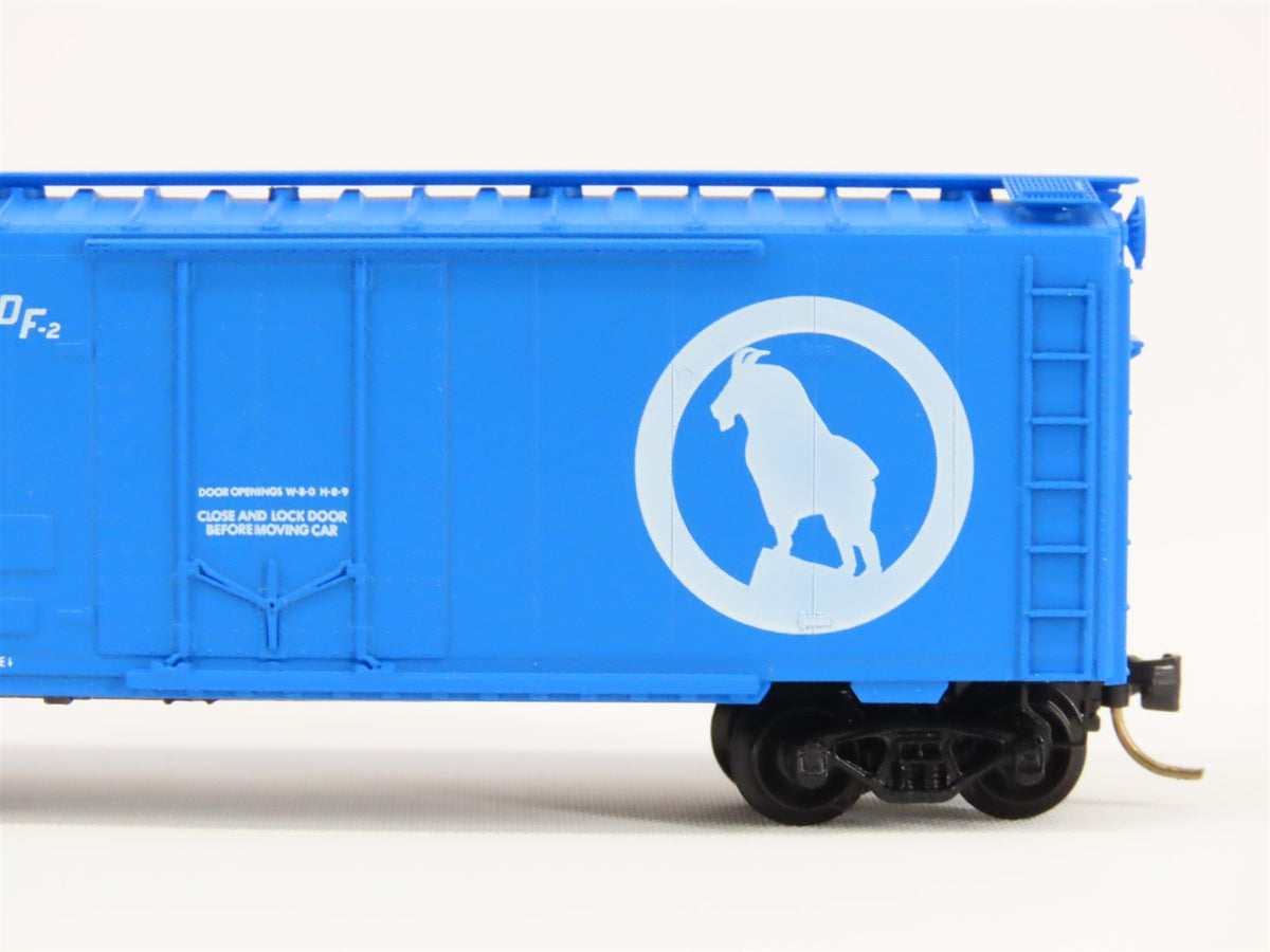 N Scale Micro-Trains MTL 21040 GN Great Northern Big Sky Blue 40&#39; Boxcar #7136