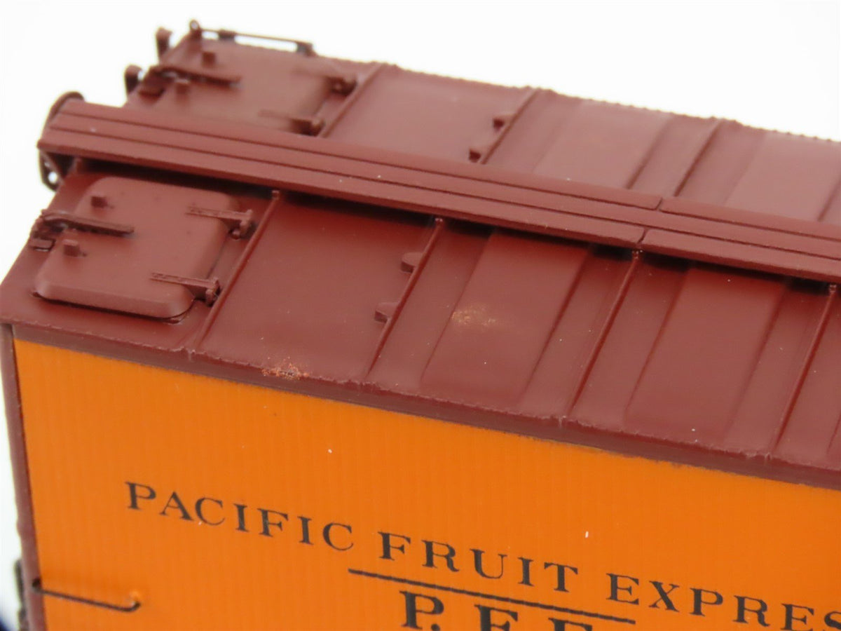 HO Scale InterMountain 47401-22 PFE Pacific Fruit Express SP Reefer #61826