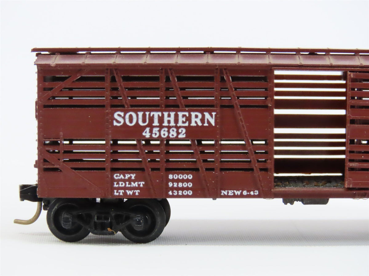 N Scale Micro-Trains MTL/Kadee 35062 Southern 40&#39; Stockcar #45682 - Blue Label