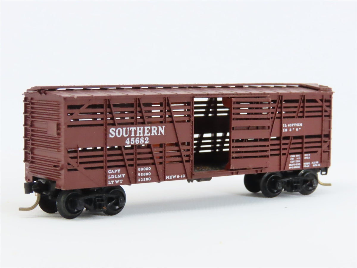 N Scale Micro-Trains MTL/Kadee 35062 Southern 40&#39; Stockcar #45682 - Blue Label