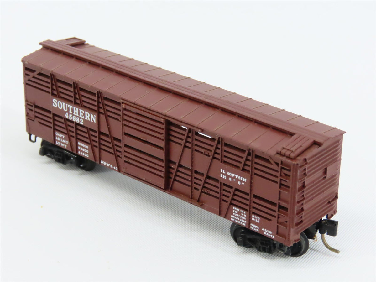 N Scale Micro-Trains MTL/Kadee 35062 Southern 40&#39; Stockcar #45682 - Blue Label