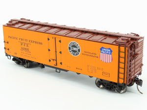 HO InterMountain 46702-69 PFE Pacific Fruit Express SP/UP R40-10 Reefer #42905