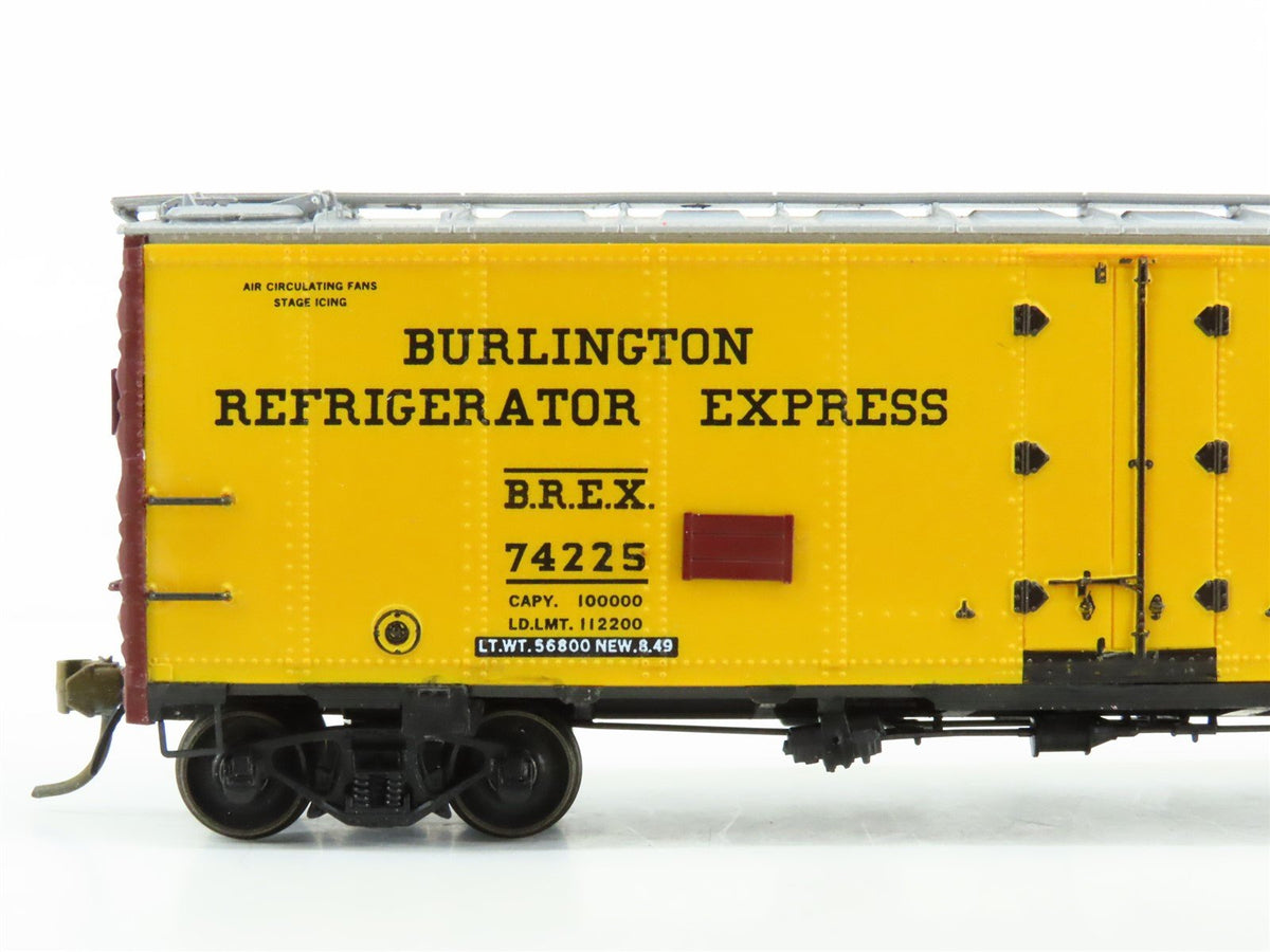 HO Scale InterMountain BREX Burlington Route &quot;Zephyrs&quot; R-40-23 Reefer #74225