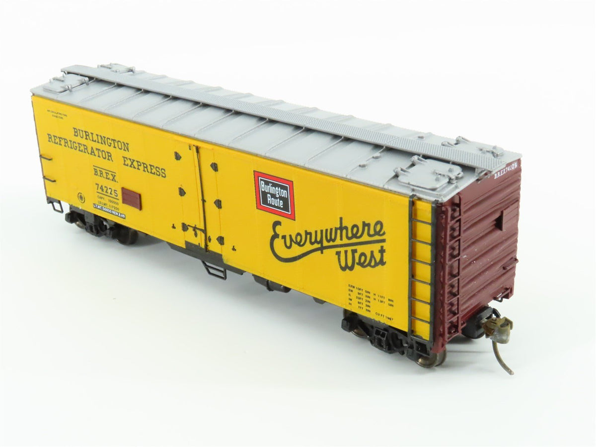 HO Scale InterMountain BREX Burlington Route &quot;Zephyrs&quot; R-40-23 Reefer #74225