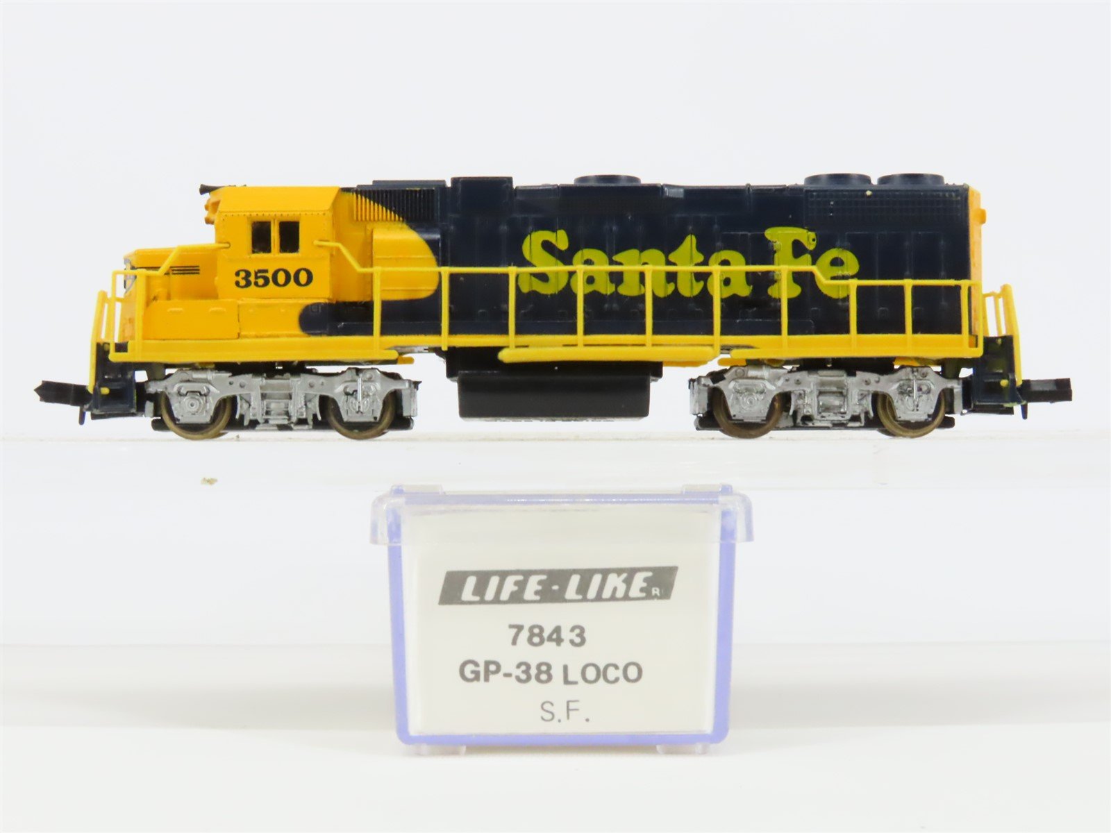 N Scale Life-Like 7843 ATSF Santa Fe GP38 Diesel Locomotive #3500