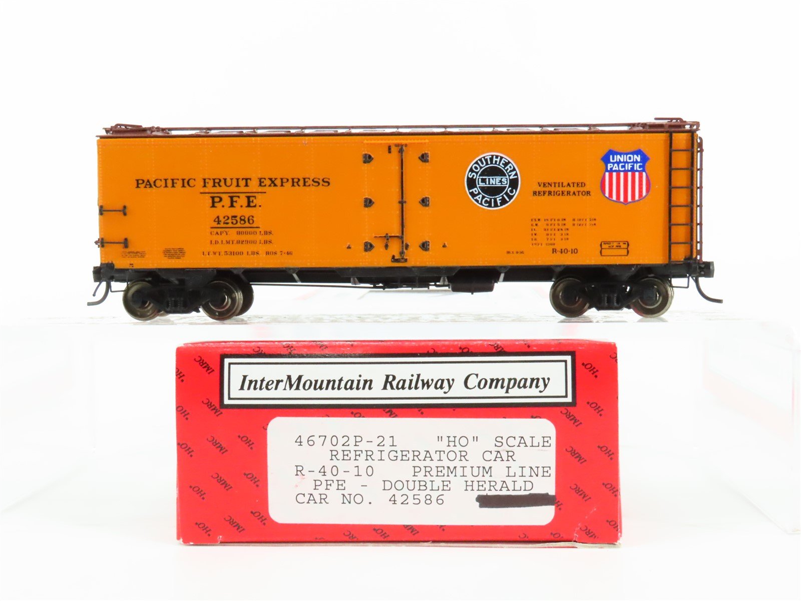 HO InterMountain 46702P-21 PFE Pacific Fruit Express SP UP R-40-10 Reefer #42586