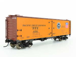 HO InterMountain 46702P-21 PFE Pacific Fruit Express SP UP R-40-10 Reefer #42586