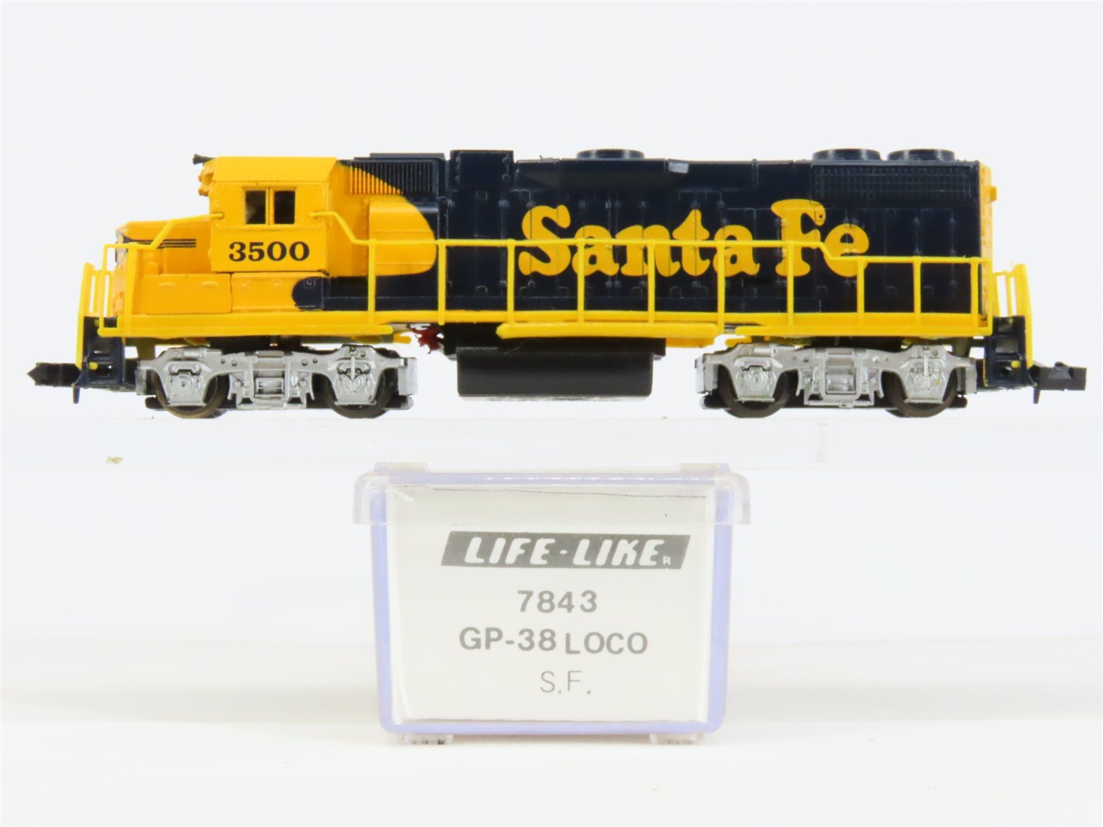 N Scale Life-Like 7843 ATSF Santa Fe GP38 Diesel Locomotive #3500