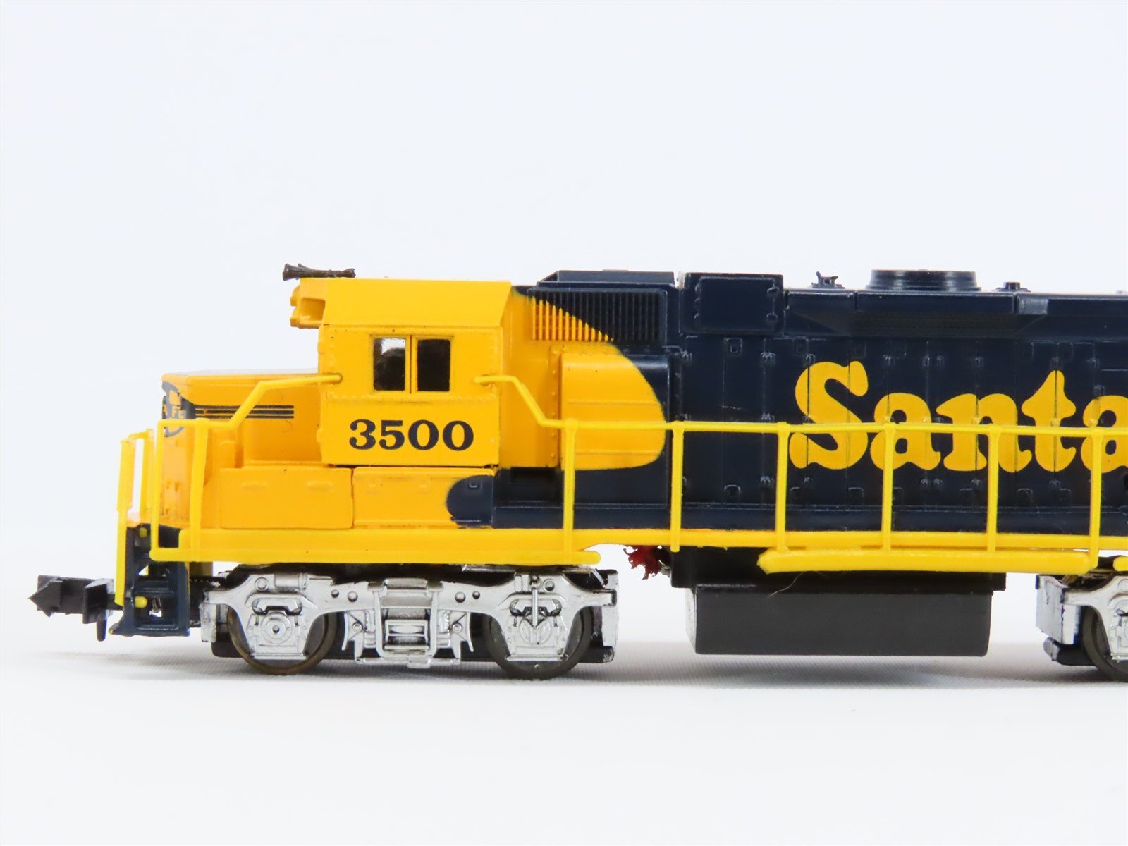 N Scale Life-Like 7843 ATSF Santa Fe GP38 Diesel Locomotive #3500