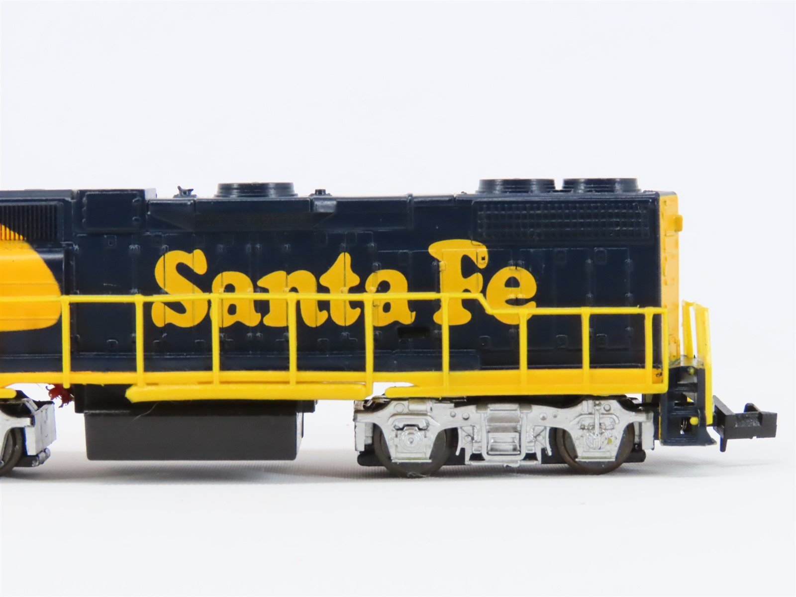 N Scale Life-Like 7843 ATSF Santa Fe GP38 Diesel Locomotive #3500