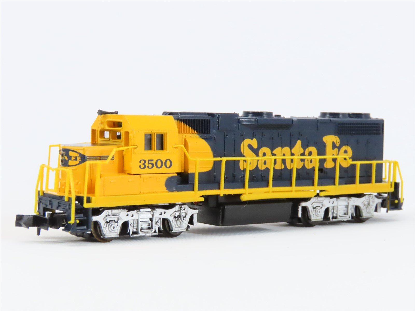 N Scale Life-Like 7843 ATSF Santa Fe GP38 Diesel Locomotive #3500