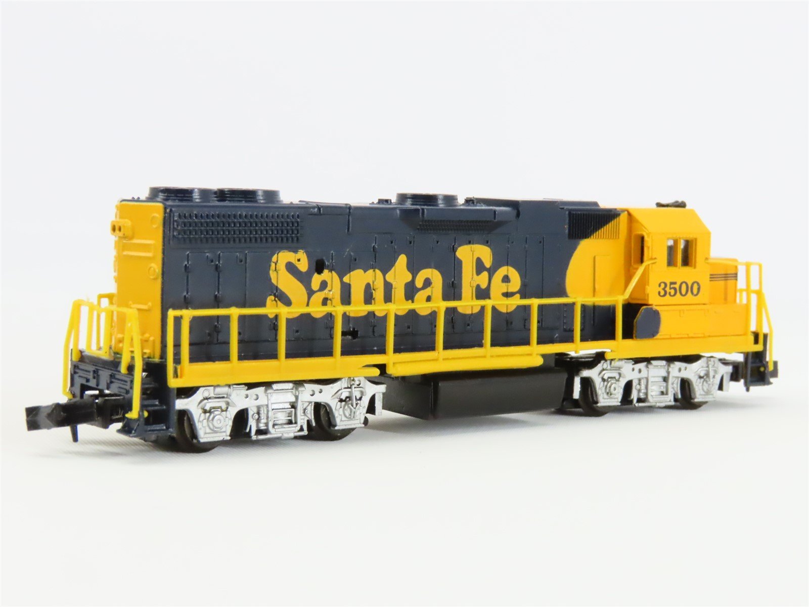 N Scale Life-Like 7843 ATSF Santa Fe GP38 Diesel Locomotive #3500