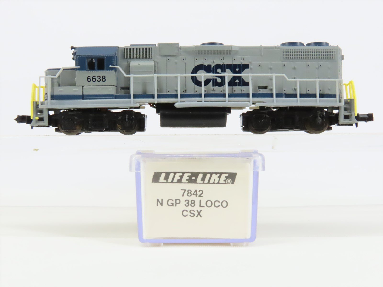 N Scale Life-Like 7842 CSX Railway GP38 Diesel Locomotive #6638