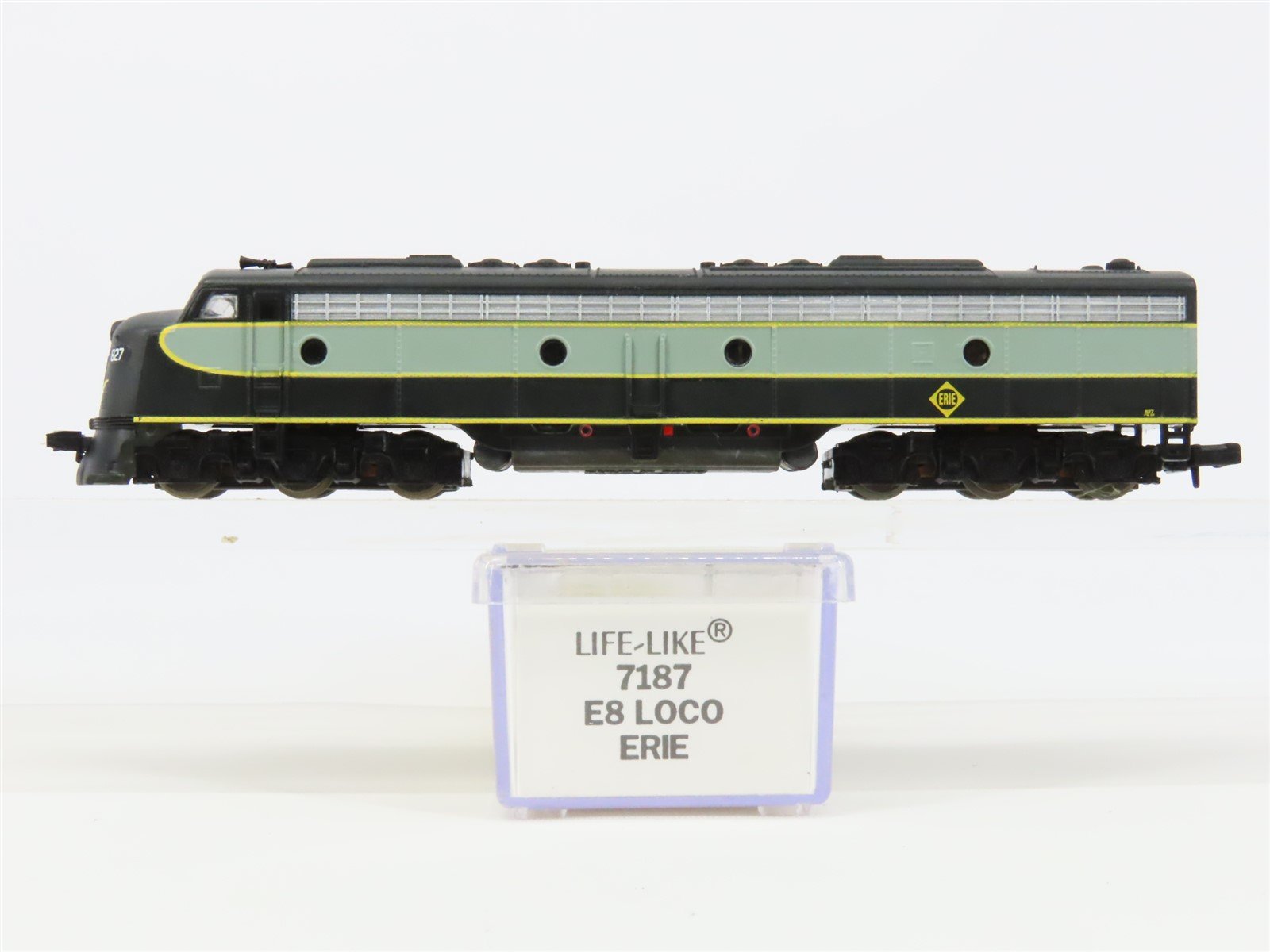 N Scale Life-Like 7187 Erie Railway E8A Diesel Locomotive #827