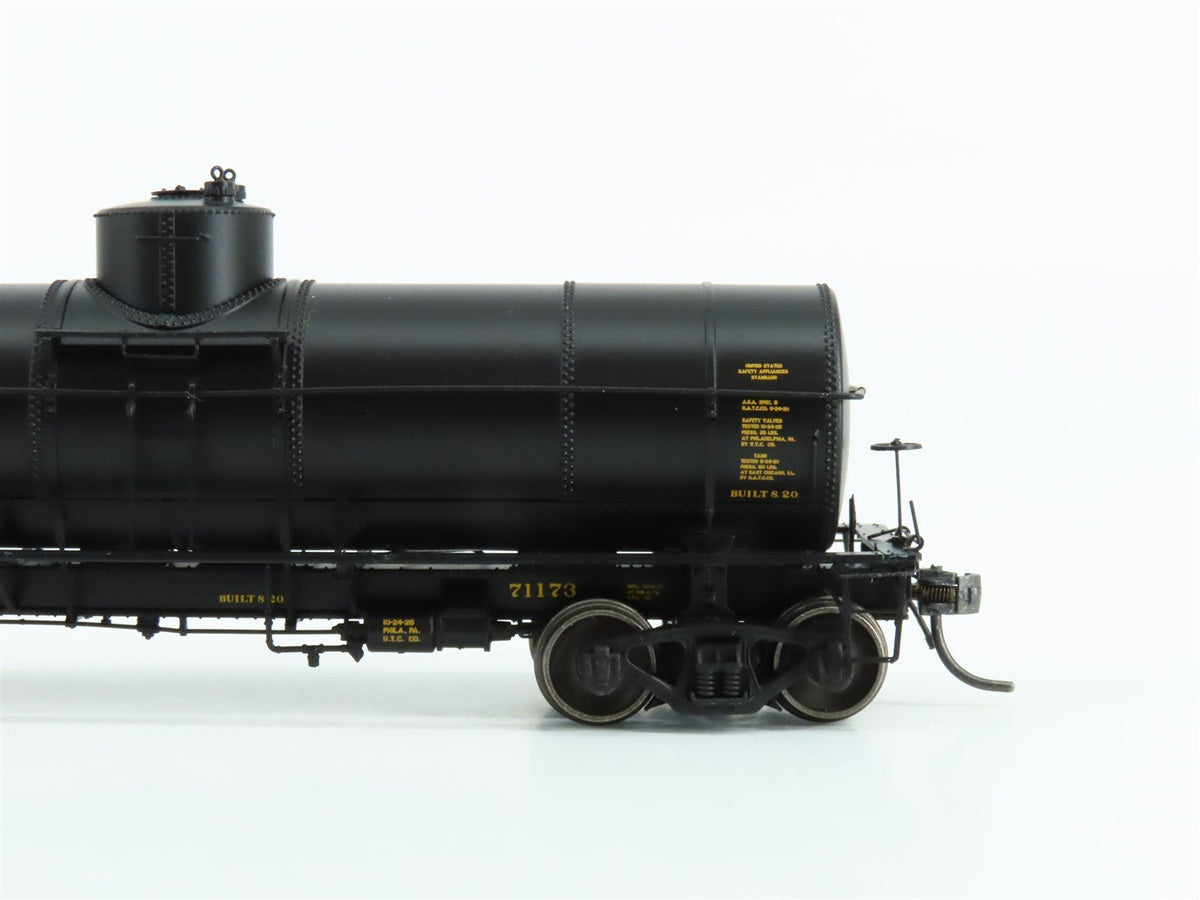 HO Scale Tangent #19021-06 UTLX Union Tank Cargo Single Dome Tank Car #71173