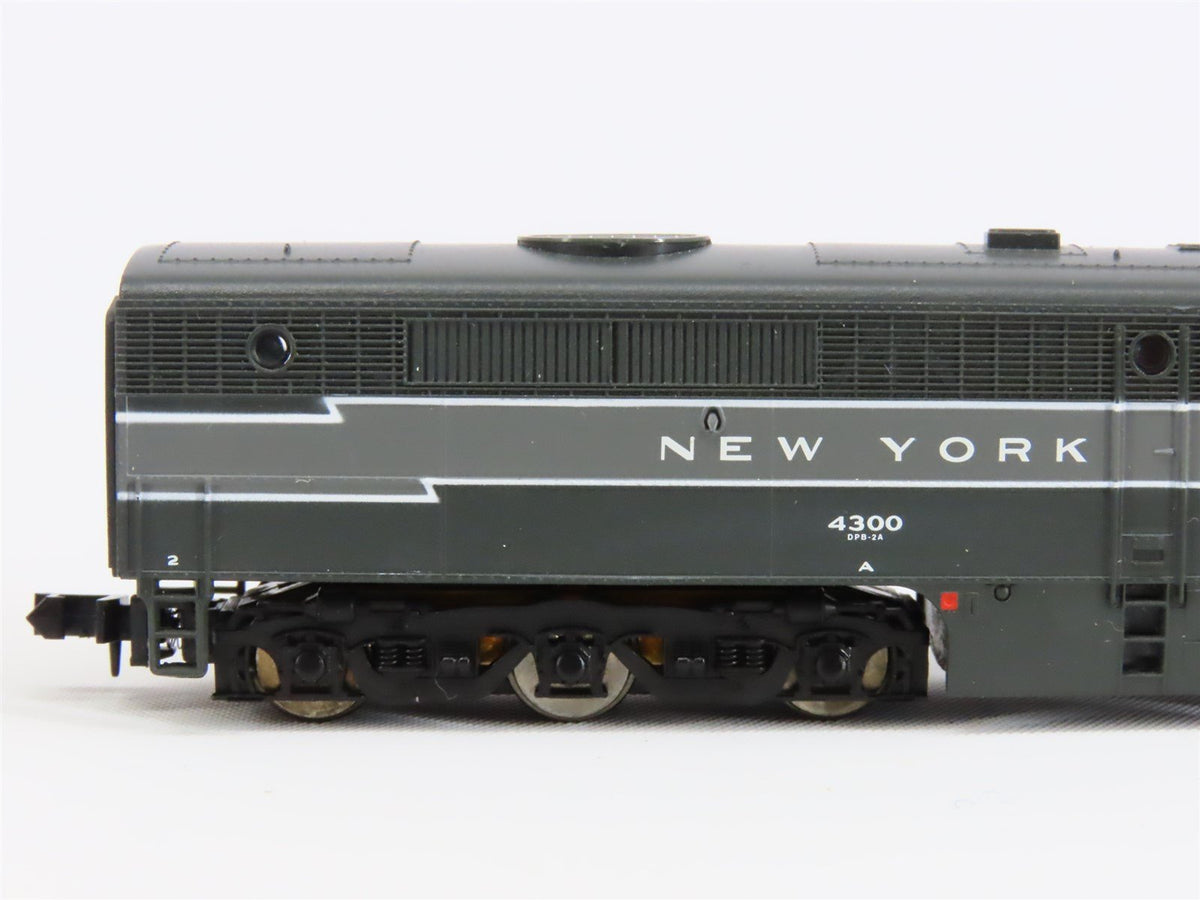 N Scale Life-Like 7081 NYC New York Central Alco PB Diesel Loco #4300 UNPOWERED