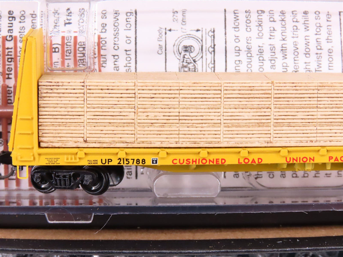 N Micro-Trains MTL 99300185 UP Union Pacific 61&#39; Bulkhead Flat Car w/Load 4-Pack