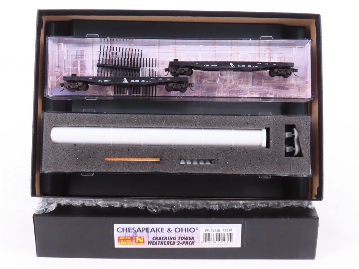 N Micro-Trains MTL 99305650 C&amp;O Flat Cars 2-Pack - Weathered w/ Cracking Tower