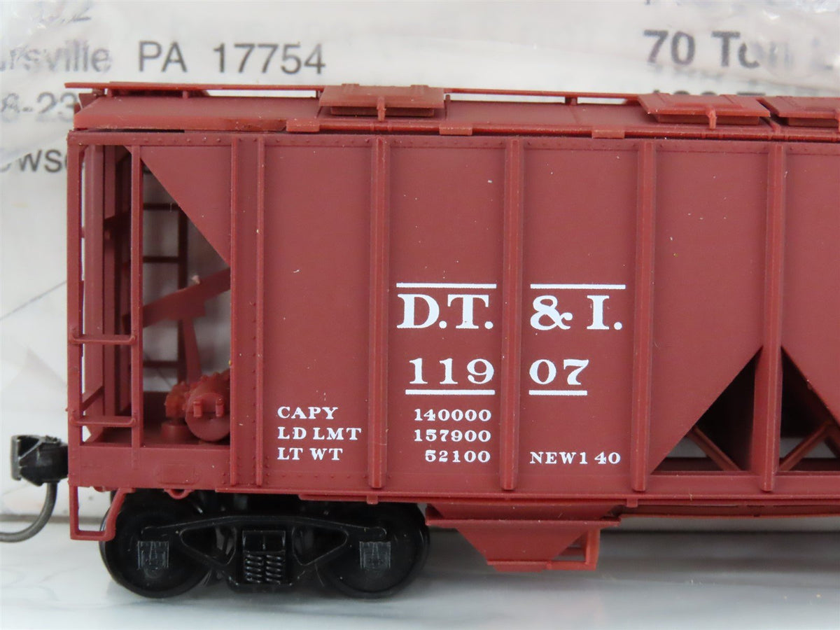 LOT of 11 HO Scale Bowser D&amp;TS &amp; DT&amp;I Railroad 2-Bay Covered Hoppers