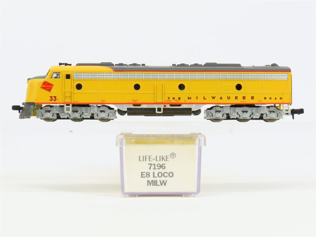 N Scale Life-Like 7196 MILW Milwaukee Road E8A Diesel Locomotive #33