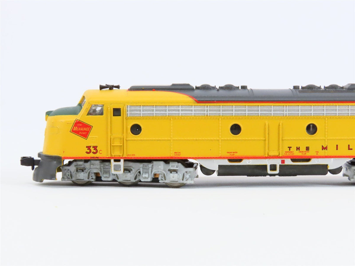 N Scale Life-Like 7196 MILW Milwaukee Road E8A Diesel Locomotive #33