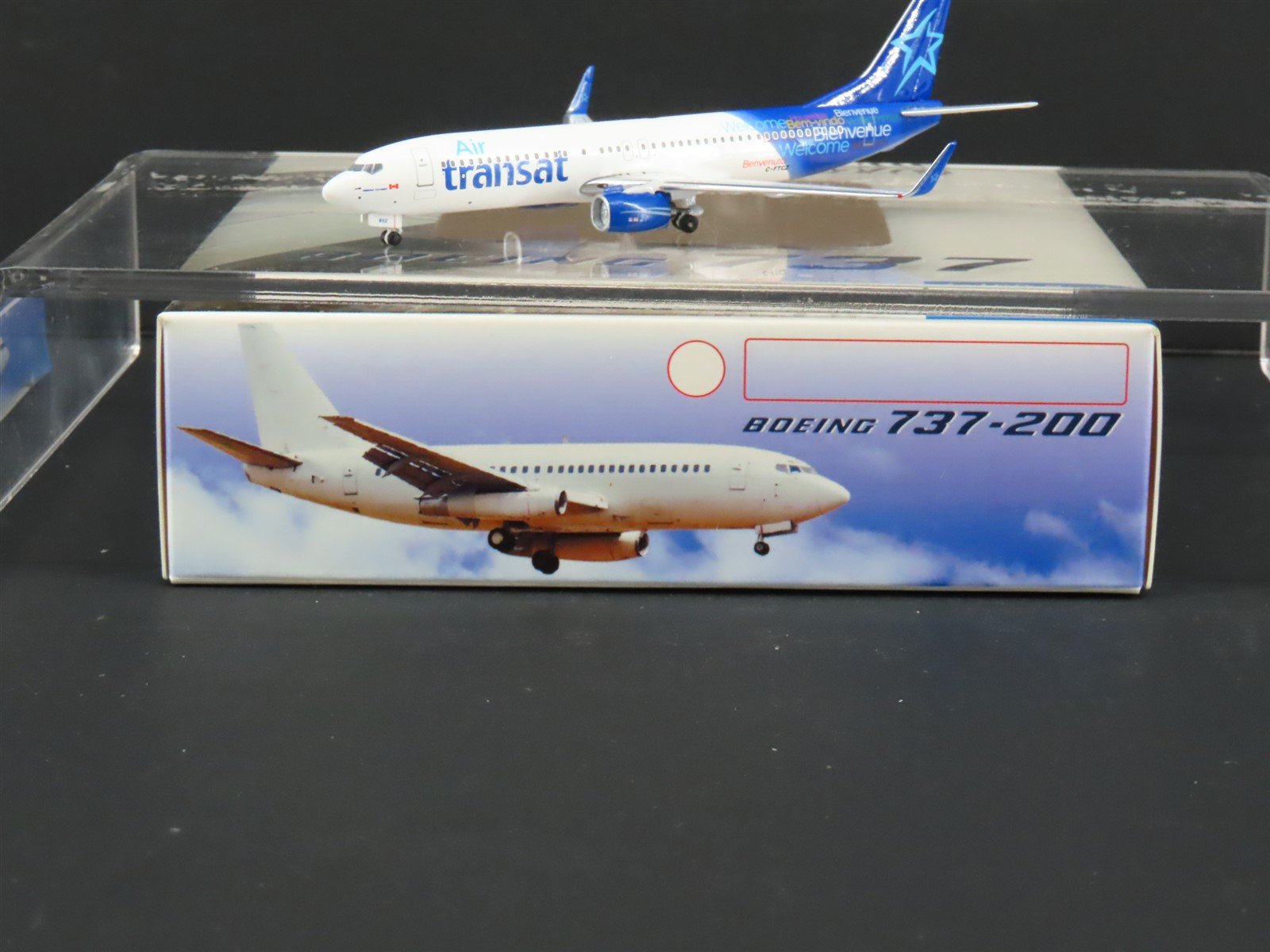 1:400 Scale Aero Classics Air Transat "Welcome" Boeing B-737-8AS Aircraft C-FTCZ