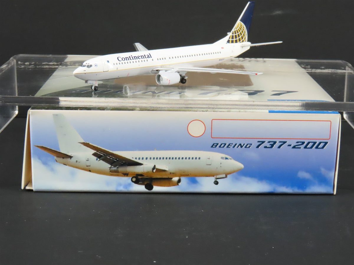 1:400 Scale Aero Classics Die-Cast Continental Boeing B-737-824 Aircraft N16217