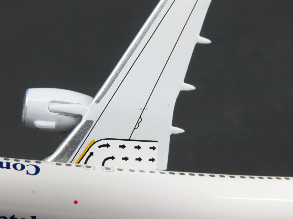1:400 Scale Aero Classics Die-Cast Continental Boeing B-737-824 Aircraft N16217