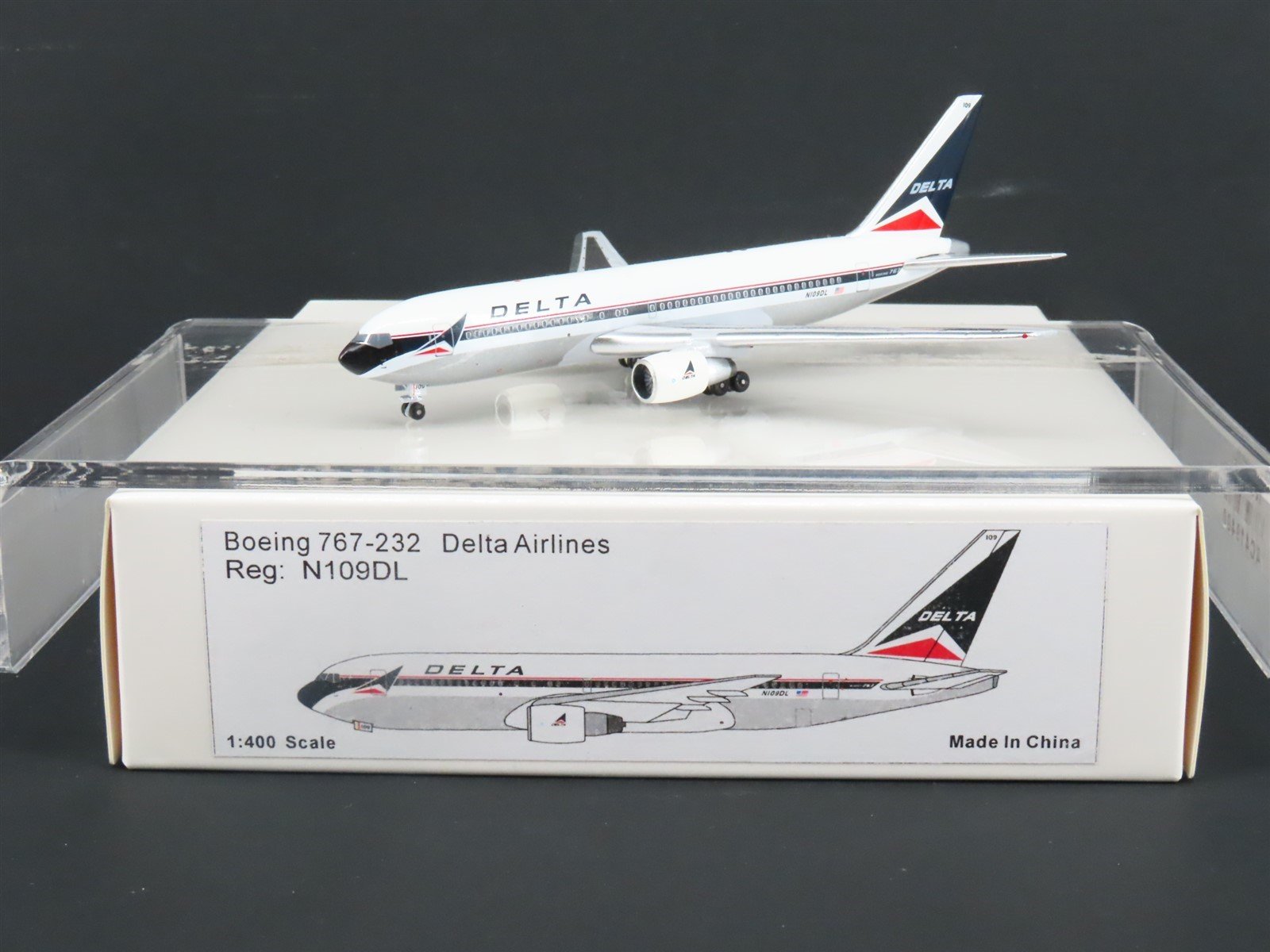 1:400 Aero Classics AC419400 Die-Cast Delta Airlines Boeing B-767-232 Aircraft