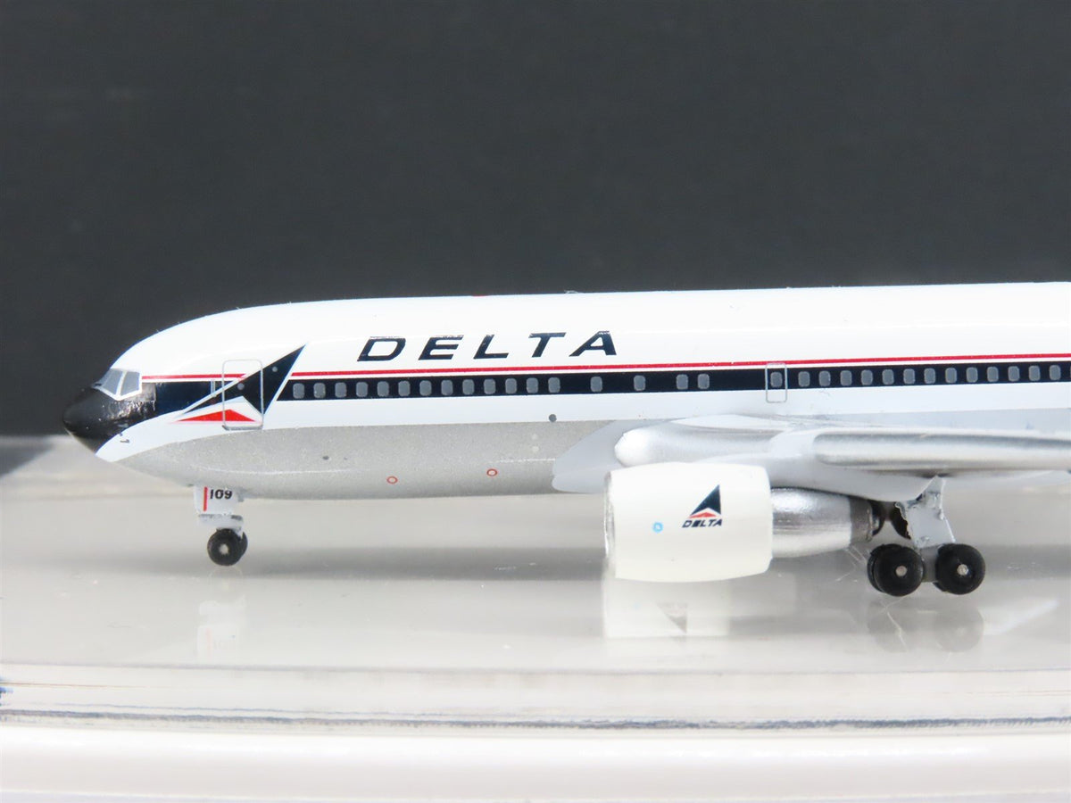 1:400 Aero Classics AC419400 Die-Cast Delta Airlines Boeing B-767-232 Aircraft