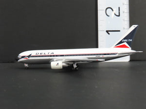 1:400 Aero Classics AC419400 Die-Cast Delta Airlines Boeing B-767-232 Aircraft