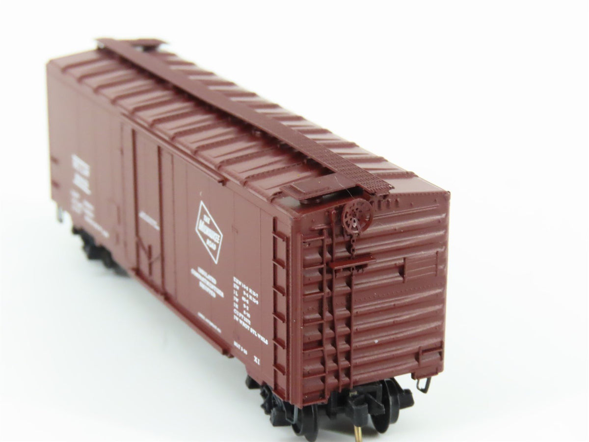 N Scale Kadee Micro-Trains MTL 21180 MILW Milwaukee Road 40&#39; Box Car #8903