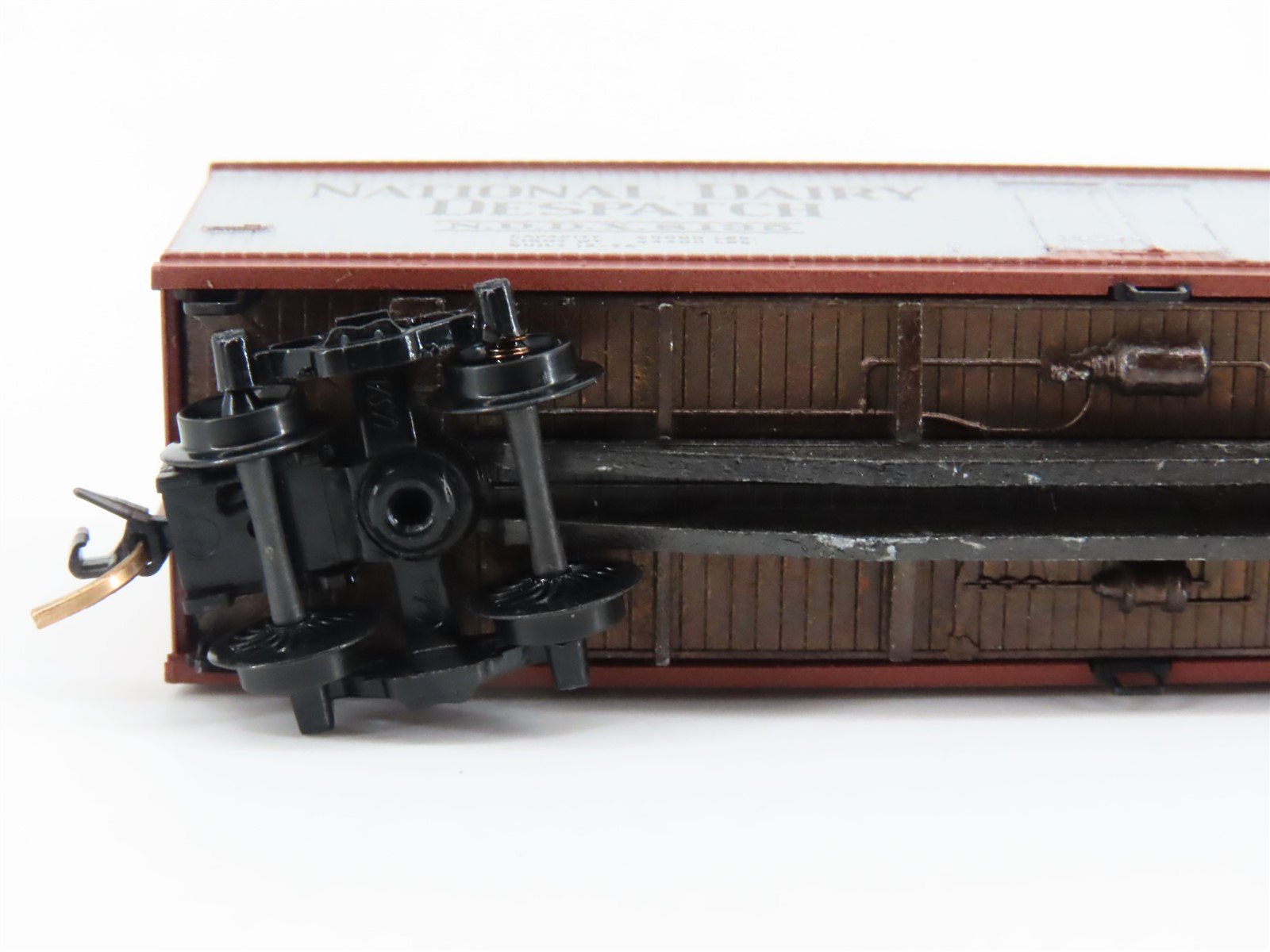 N Kadee Micro-Trains MTL 49040 NNDX National Dairy Despatch 40' Box Car #8135