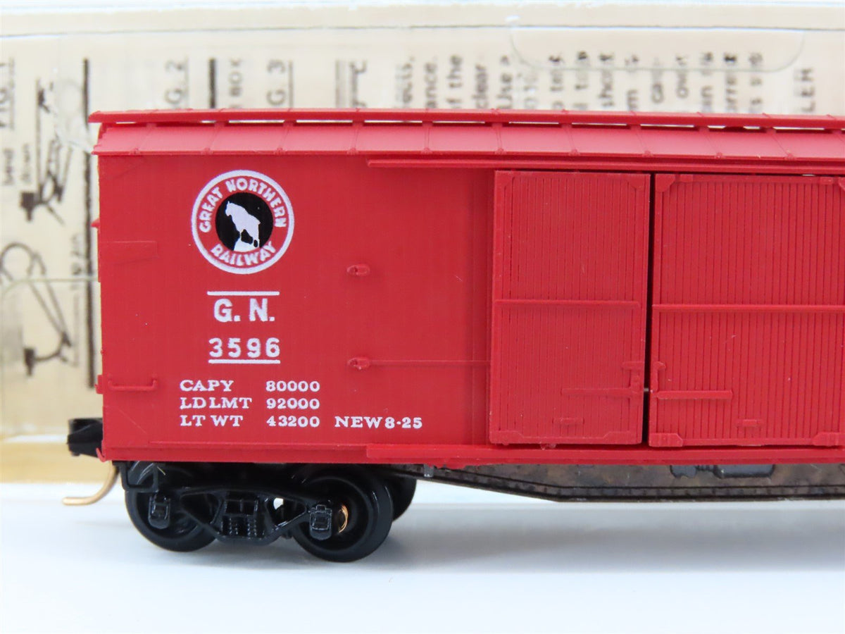 N Scale Kadee Micro-Trains MTL 43040 GN Great Northern 40&#39; Box Car #3596