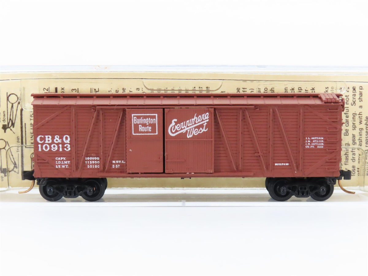 N Scale Kadee Micro-Trains MTL 29060 CB&amp;Q Burlington Route 40&#39; Box Car #10913