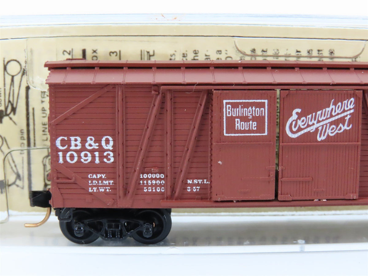 N Scale Kadee Micro-Trains MTL 29060 CB&amp;Q Burlington Route 40&#39; Box Car #10913